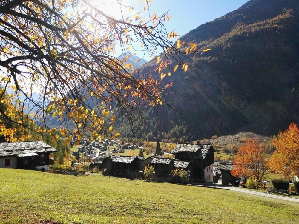 Haus Valaisia - Randa Bei Zermatt Apartment Exterior photo